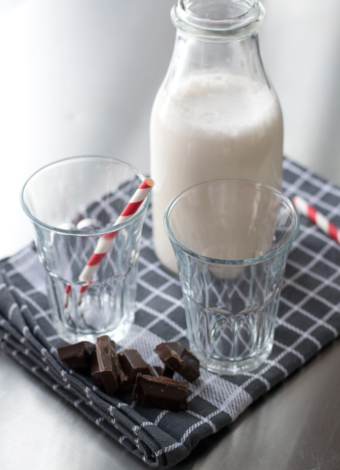 Lait d'amandes maison/ Homemade almond milk - Camille Brunelle