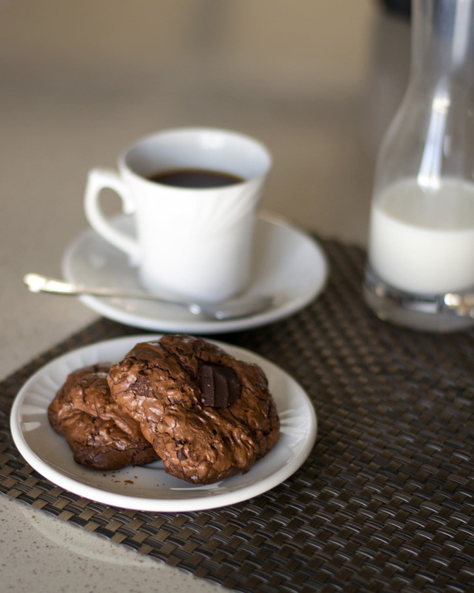 Biscuits décadents double chocolat et noix - Camille Brunelle